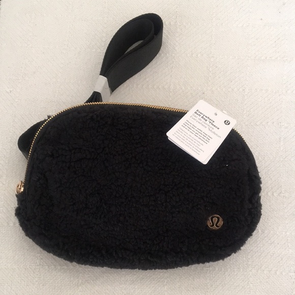 NWT Lululemon Fleece Everywhere Belt Bag Black - Picture 2 of 6
